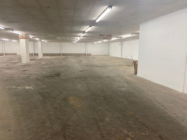 More Photos Of 1014 Holloway Ave, Albany Warehouse For Sale