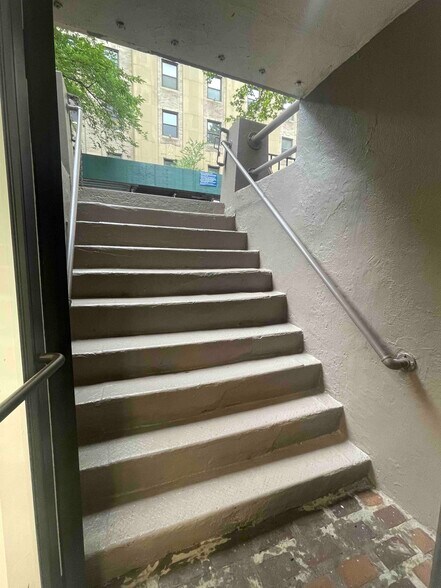 More Photos Of 128 W 13th St, New York Apartments For Lease