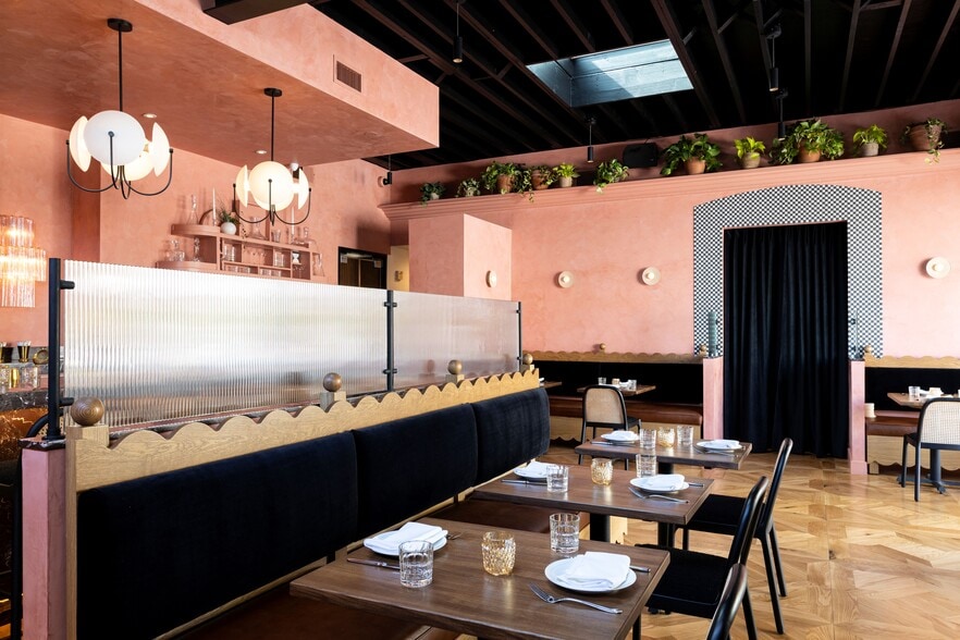 More Photos Of 115 S Fairfax Ave, Los Angeles Hotel For Lease