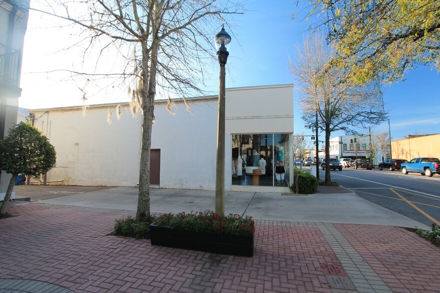 More Photos Of 12 Section St N, Fairhope Storefront For Lease