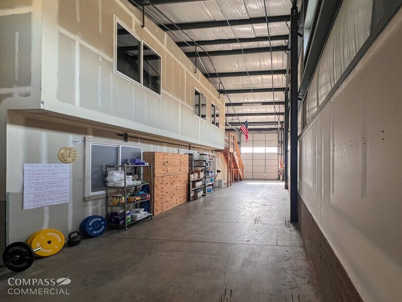More Photos Of 1012 SE Paiute Way, Bend Warehouse For Lease