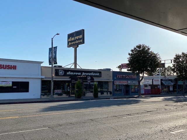 More Photos Of 18410-18416 Ventura Blvd, Tarzana Storefront For Sale