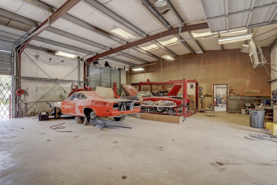 More Photos Of 1125 Cloverleaf St, Houston Industrial For Sale