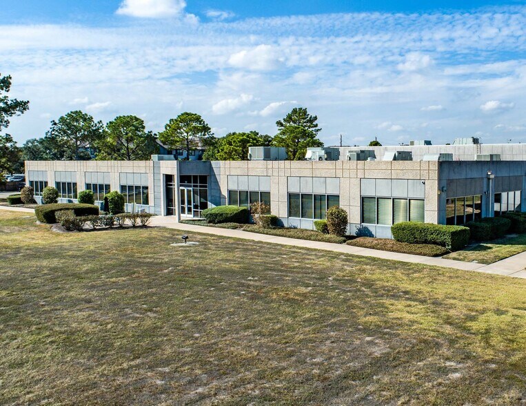 Primary Photo Of 7101 Hollister St, Houston Research And Development For Sale