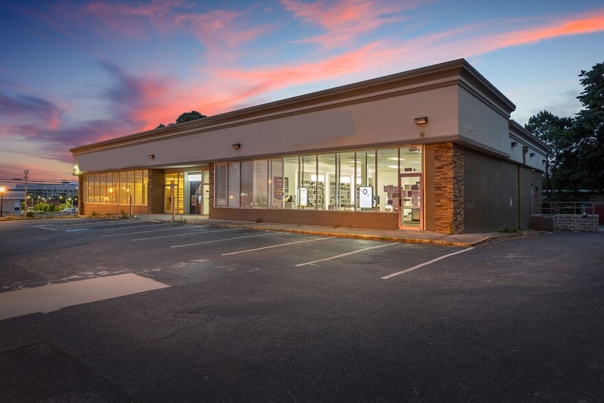 More Photos Of 5038 Buford Hwy NE, Chamblee Storefront For Sale