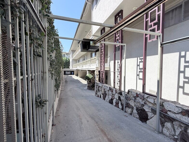 More Photos Of 7526 Fountain Ave, West Hollywood Multifamily For Sale