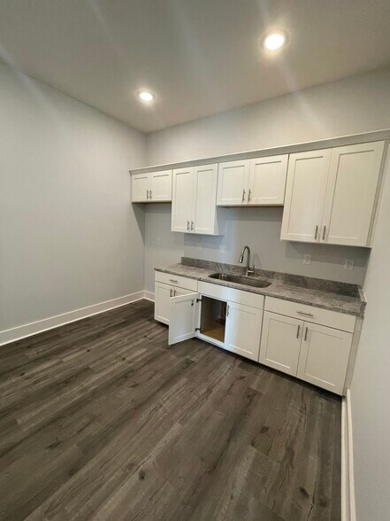 More Photos Of 337 Airport Rd, Auburn Office Residential For Lease