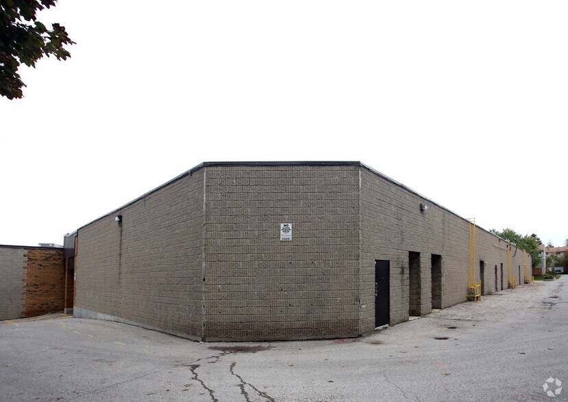 More Photos Of 699 Wilkins St, London Freestanding For Lease