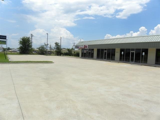 More Photos Of 433 S Seven Points Dr, Seven Points Freestanding For Sale