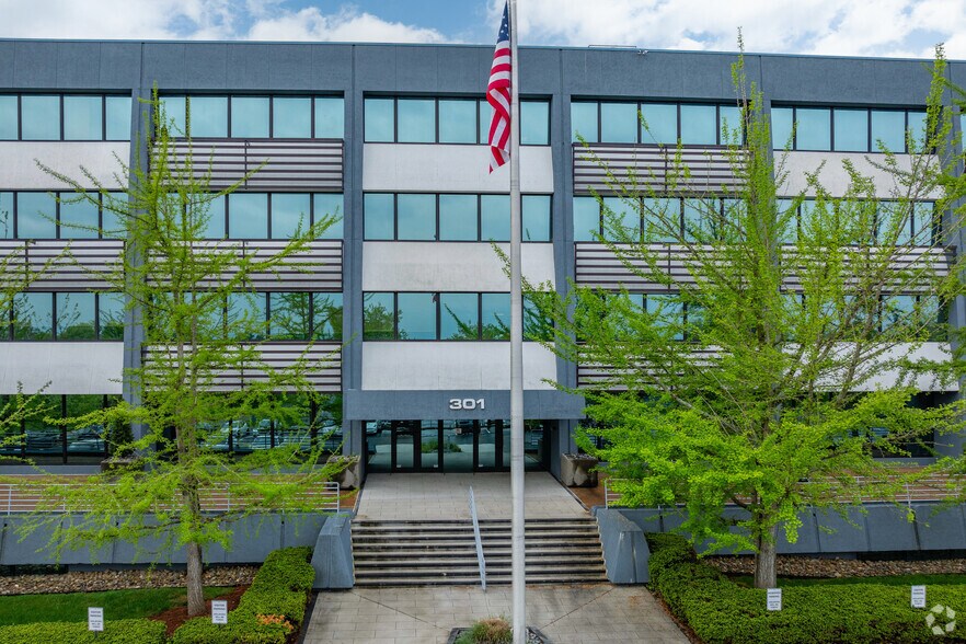 More Photos Of 301 Plus Park Blvd, Nashville Office For Lease