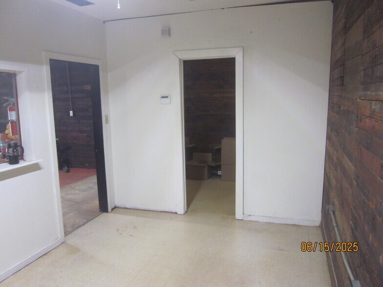 More Photos Of 300 F NE Ave, Childress Warehouse For Sale