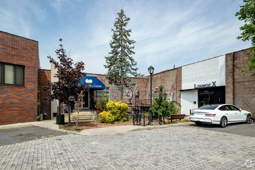 More Photos Of 113-117 Middle Neck Rd, Great Neck Storefront Retail Office For Lease