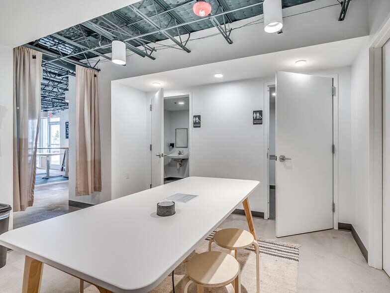 More Photos Of 916 NW 6th St, Oklahoma City Storefront Retail Office For Sale