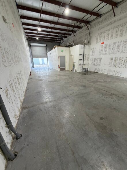 More Photos Of 17000 Alico Commerce Ct, Fort Myers Flex For Sale
