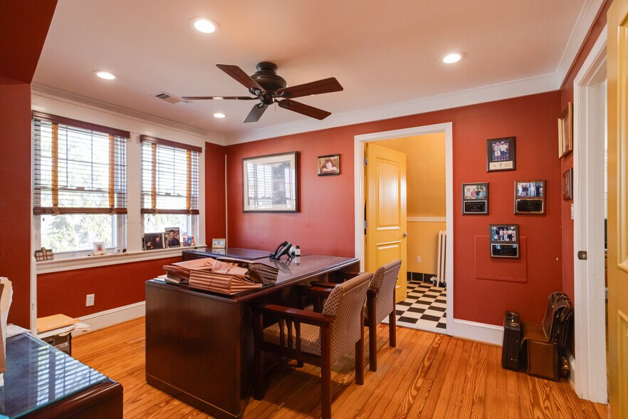 More Photos Of 407 W Pennsylvania Ave, Towson Office For Sale