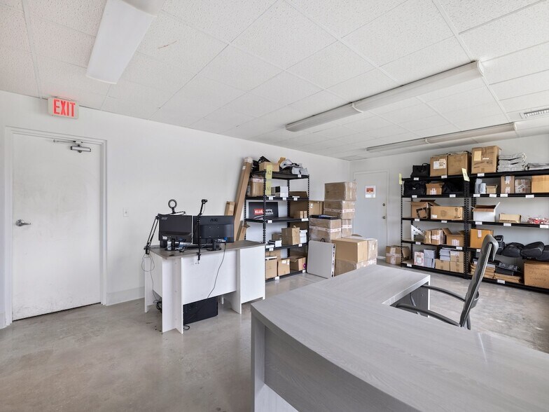 More Photos Of 675 US Highway 1, Vero Beach Warehouse For Lease