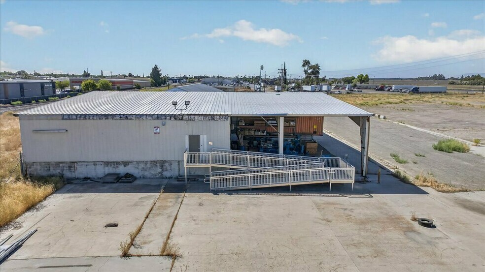 More Photos Of 925 M St, Firebaugh Manufacturing For Sale