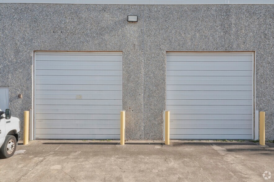 More Photos Of 2345-2355 Merritt Dr, Garland Unknown For Lease