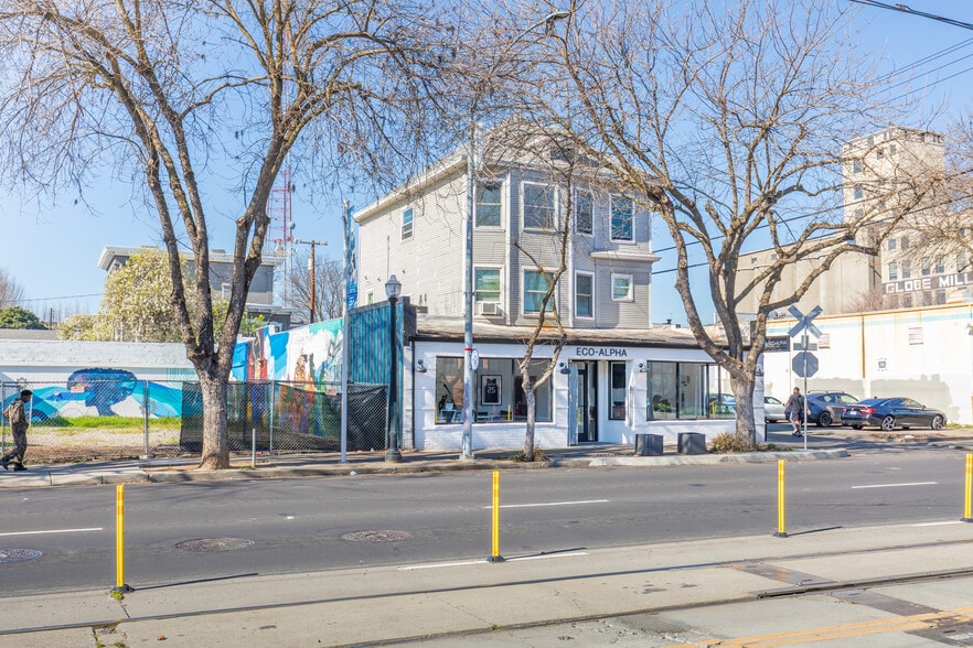 More Photos Of 318 12th St, Sacramento Storefront For Sale