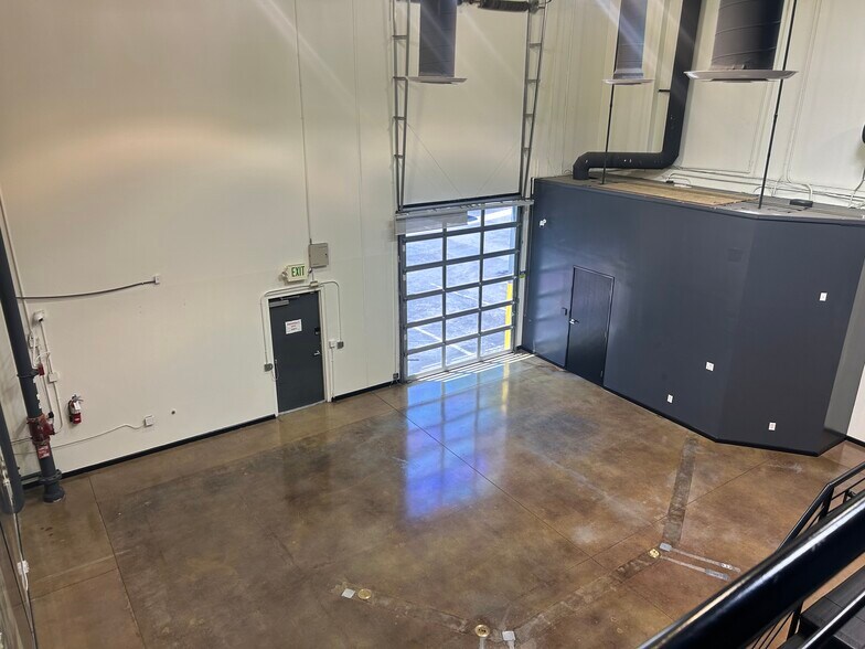 More Photos Of 15131 Woodlawn Ave, Tustin Flex For Sale