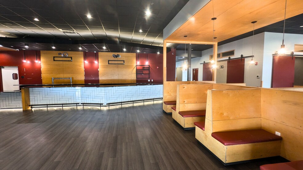 More Photos Of 1285 S College Mall Rd, Bloomington Storefront For Lease