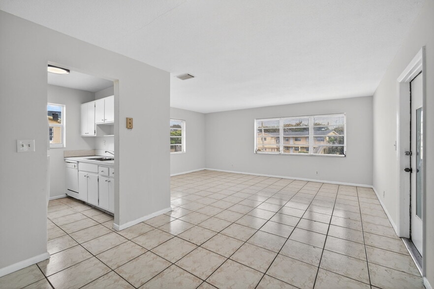 More Photos Of 461 Sunshine Dr, Coconut Creek Apartments For Sale