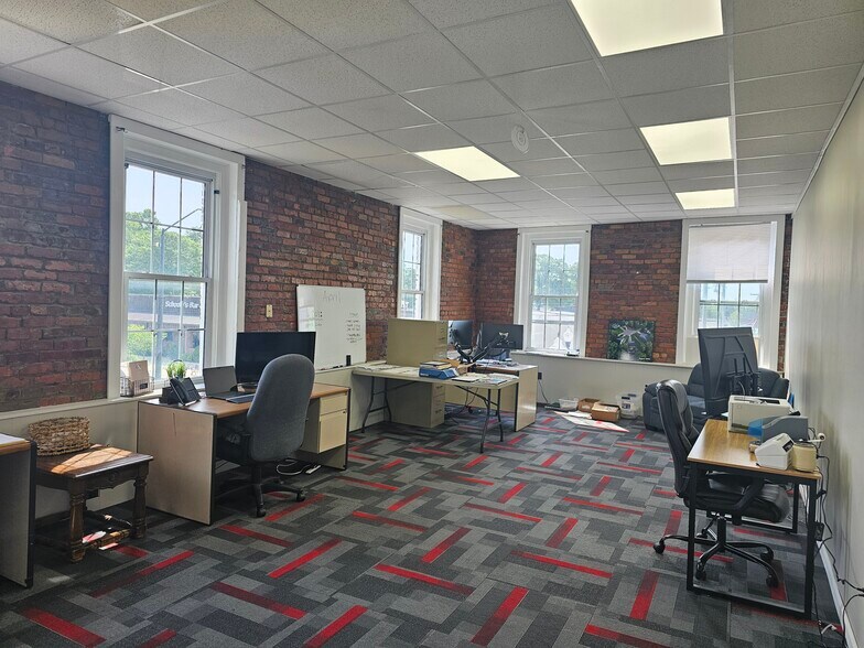 More Photos Of 101 E Trade St, Sanford Storefront Retail Office For Lease