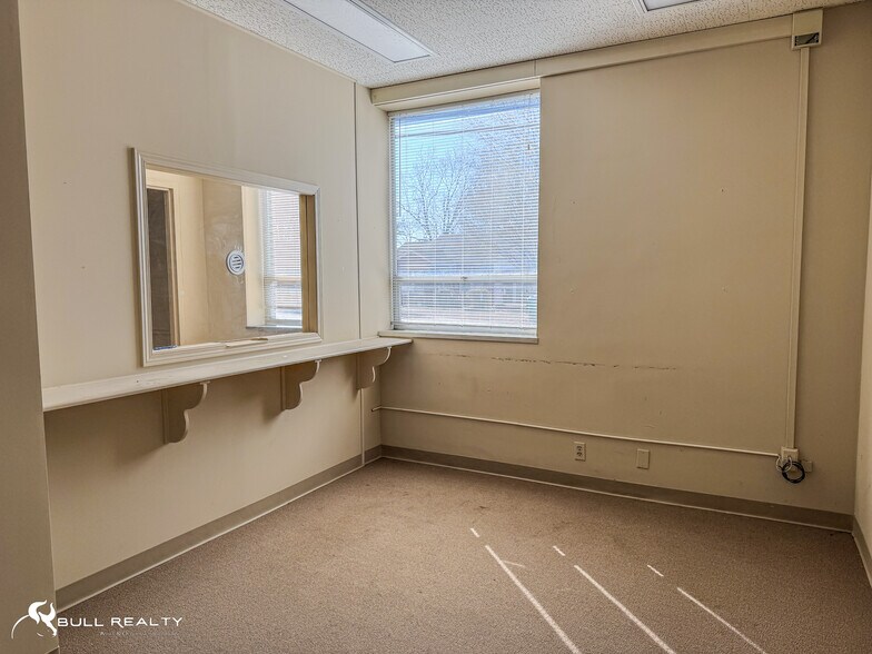 More Photos Of 35 W Church St, Jasper Office For Sale