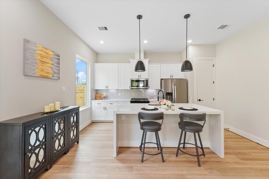 2131 Blalock Rd, Houston, TX 77080 Apartments For Sale