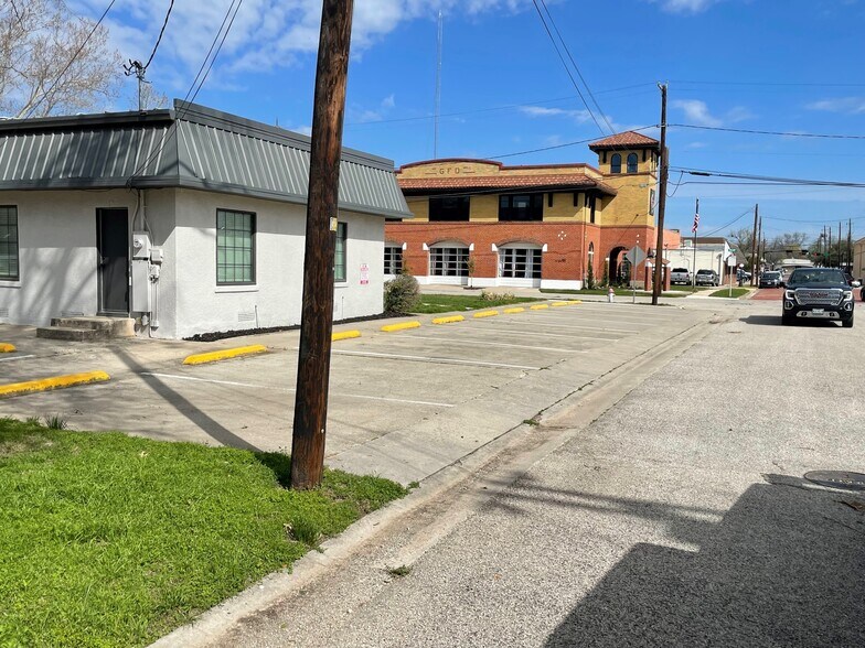 More Photos Of 110 E Pecan St, Gainesville Medical For Lease