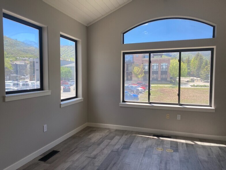 More Photos Of 1920 Prospector Ave, Park City Office For Sale