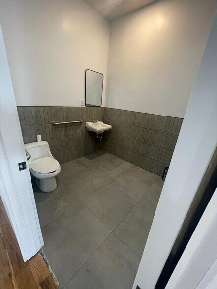 More Photos Of 1945 Broadway, Brooklyn Storefront For Lease