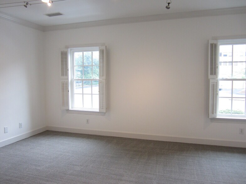 More Photos Of 452 E Paces Ferry Rd NE, Atlanta Office For Sale