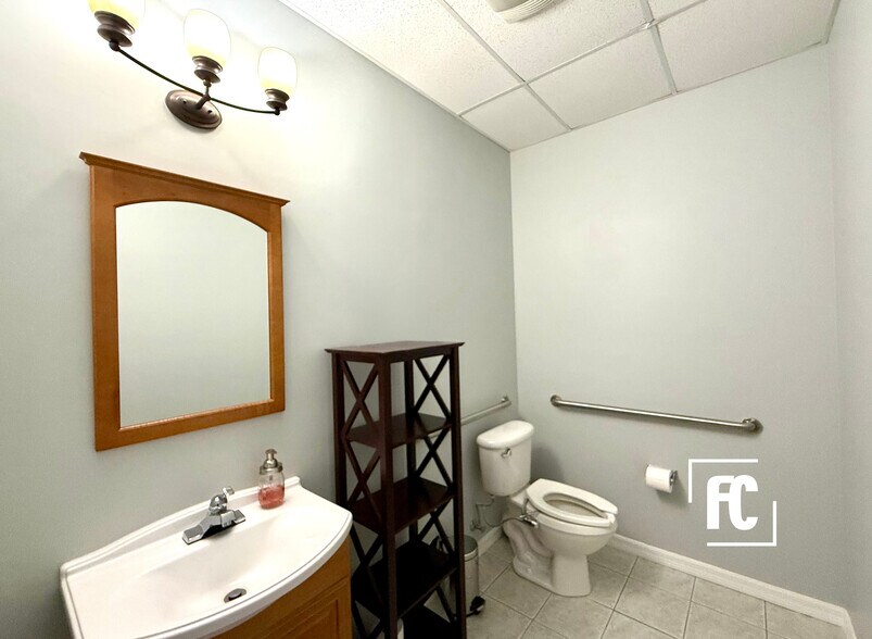 More Photos Of 609-673 SE Central Pky, Stuart Office For Sale