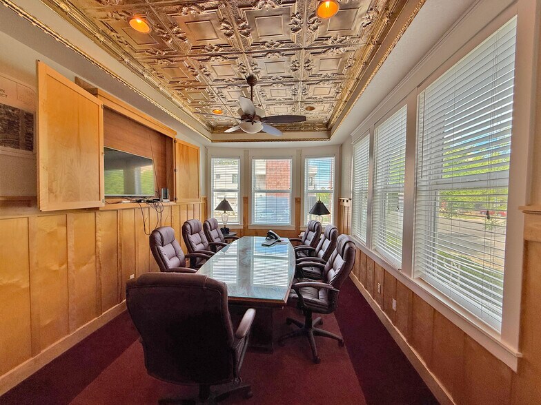 More Photos Of 590 E St, Lincoln Office For Sale