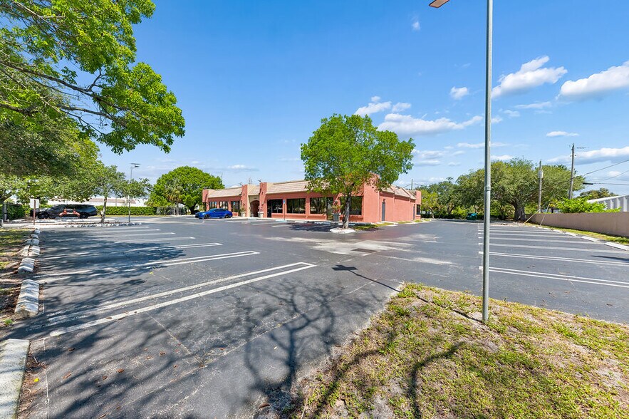 More Photos Of 1590 S Congress Ave, West Palm Beach Medical For Sale