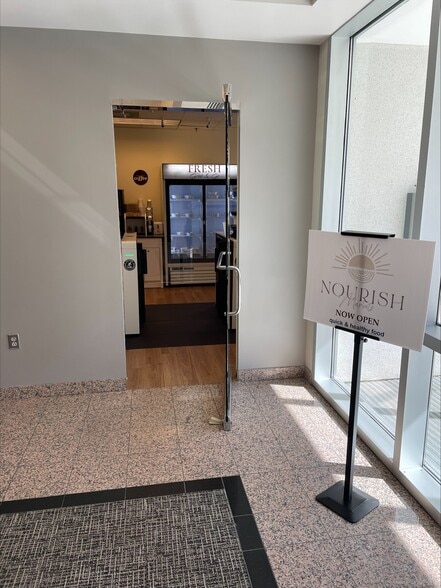 More Photos Of 111 Continental Dr, Newark Office For Lease