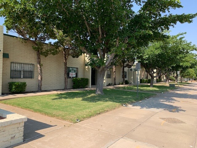More Photos Of 7618 Boeing Dr, El Paso Office For Lease