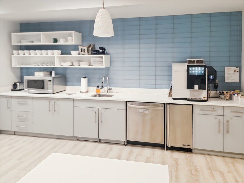 More Photos Of 545 Metro Pl S, Dublin Coworking Space