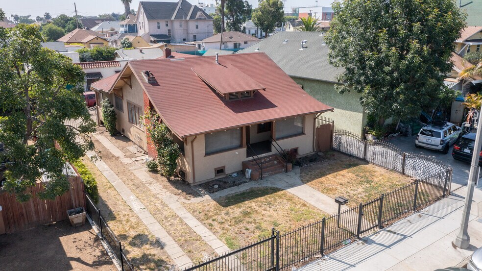 More Photos Of 206 S Soto St, Los Angeles Apartments For Sale