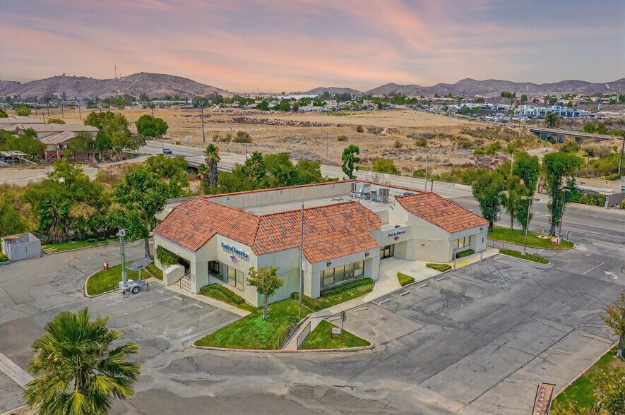 More Photos Of 2495 Lakeshore Dr, Lake Elsinore Bank For Sale