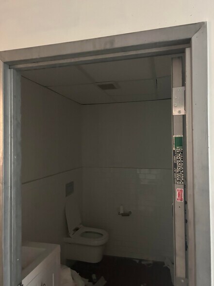 More Photos Of 647 Broadway, New York Apartments For Lease