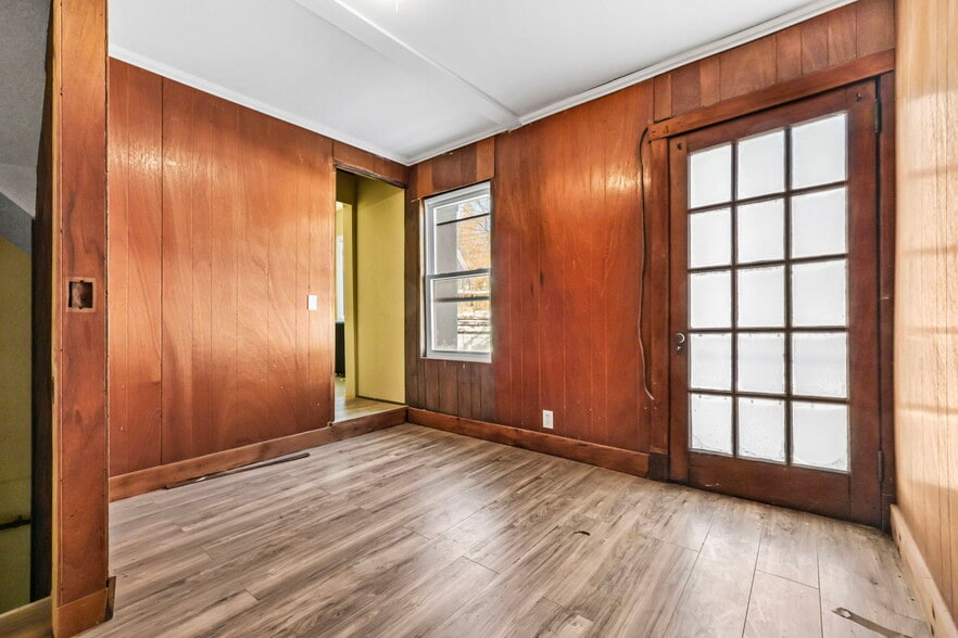 More Photos Of 68 Brook St, Croton On Hudson Showroom For Sale