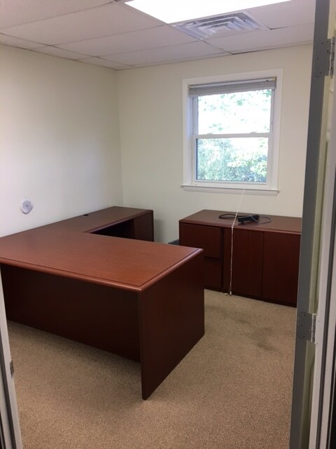 More Photos Of 10090 Main St, Fairfax Office For Lease