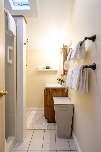 More Photos Of 2 Oak St, West Stockbridge Hospitality For Sale