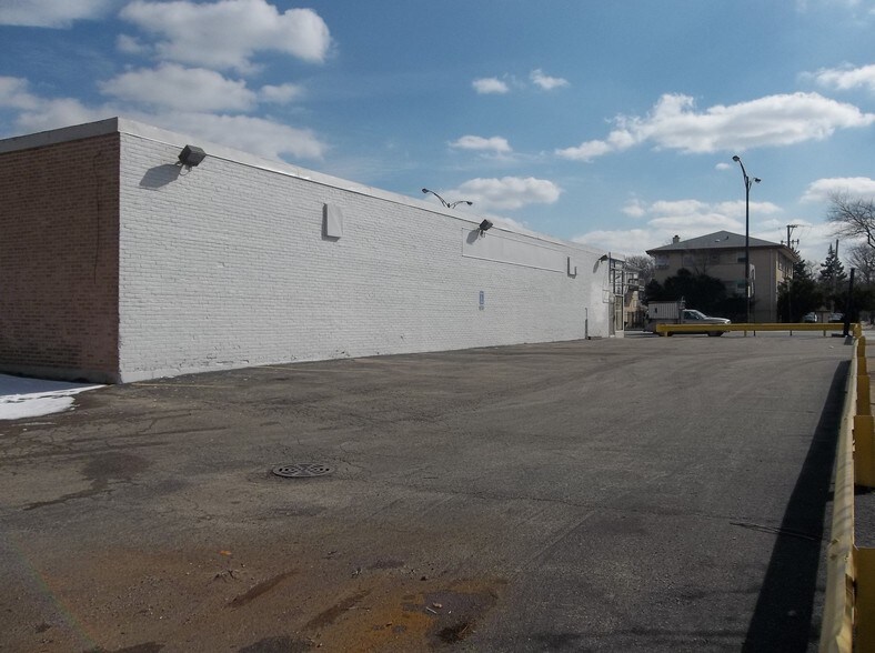 More Photos Of 3550 W 79th St, Chicago Freestanding For Lease