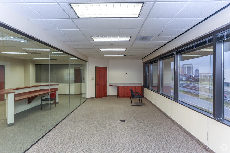 More Photos Of 450 E John Carpenter Fwy, Irving Office For Lease