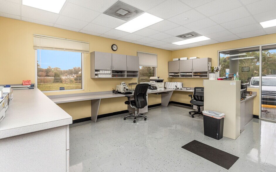 More Photos Of 7641 66th St N, Pinellas Park Medical For Sale