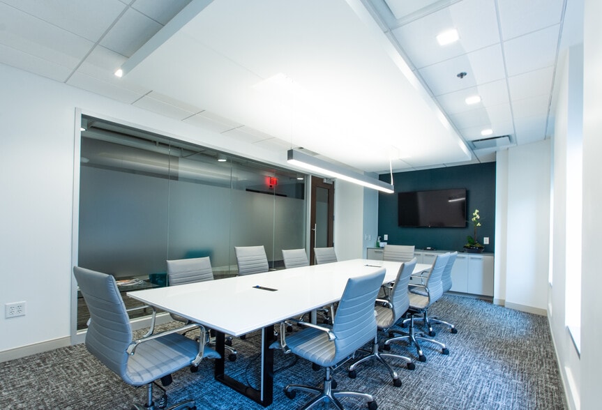 More Photos Of 129 W Trade St, Charlotte Office For Lease