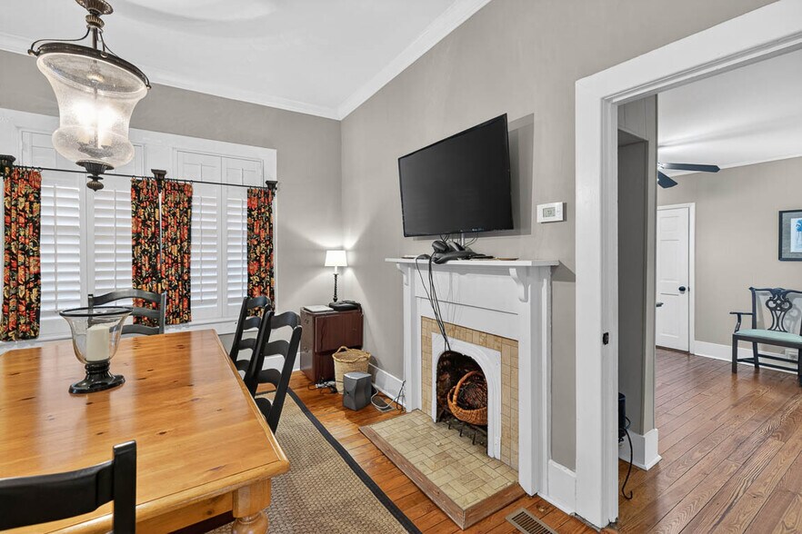 More Photos Of 1607 Norwich St, Brunswick Flex For Sale
